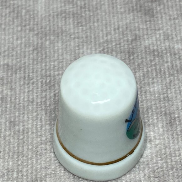 Leavenworth Washington Souvenir Porcelain Thimble With Gold Band & Scenic Design - Picture 6 of 7